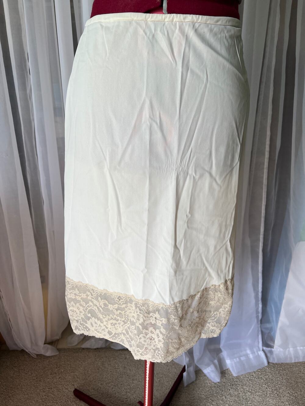 half slip skirt nude 4" lace hem